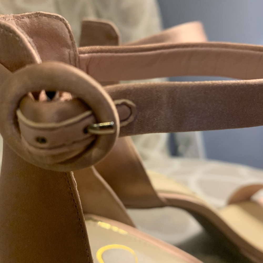 Jessica Simpson Champagne colored high heels - Picture 4 of 10